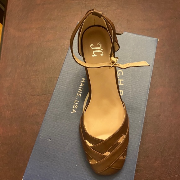 Shoes - Picture 2 of 3